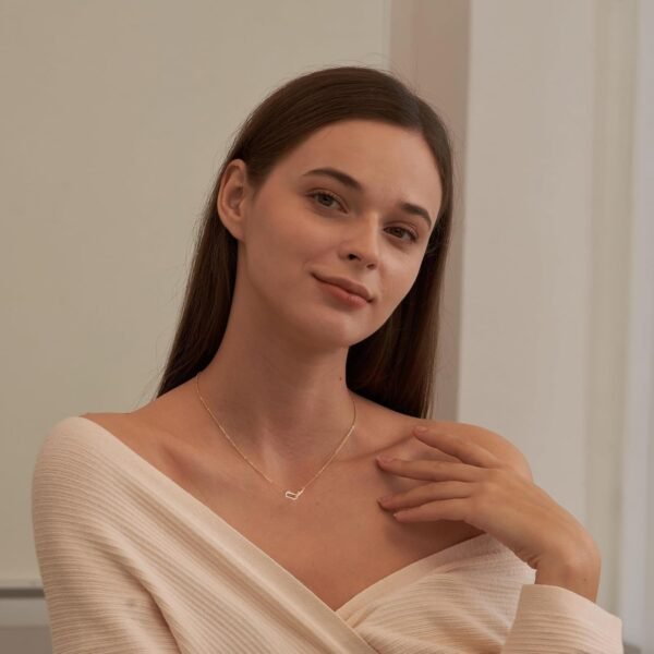 Gold Pendant Necklace for Women, Dainty Diamond Necklaces for Women Simple 14K Gold Plated Paperclip Choker Necklaces Cute Minimalist Open Oval Necklaces Gold Jewelry for Women Gifts